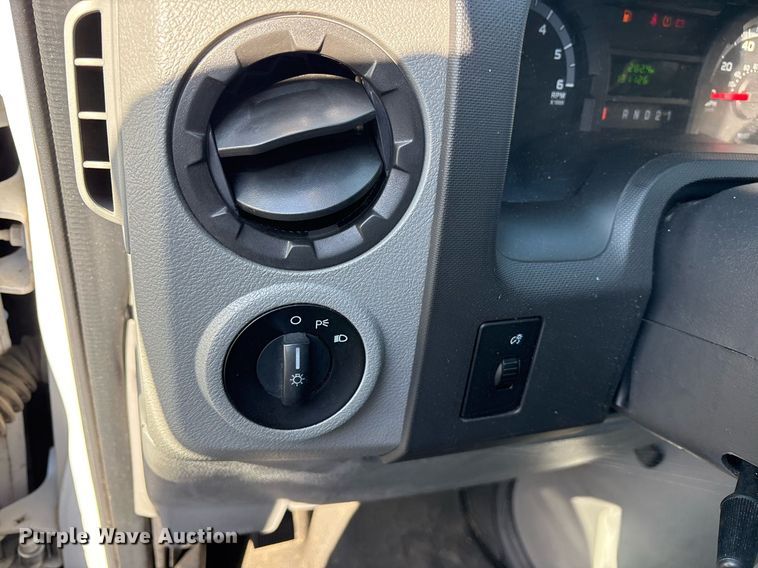image for item OB9663 2014 Ford E350 Super Duty XL van