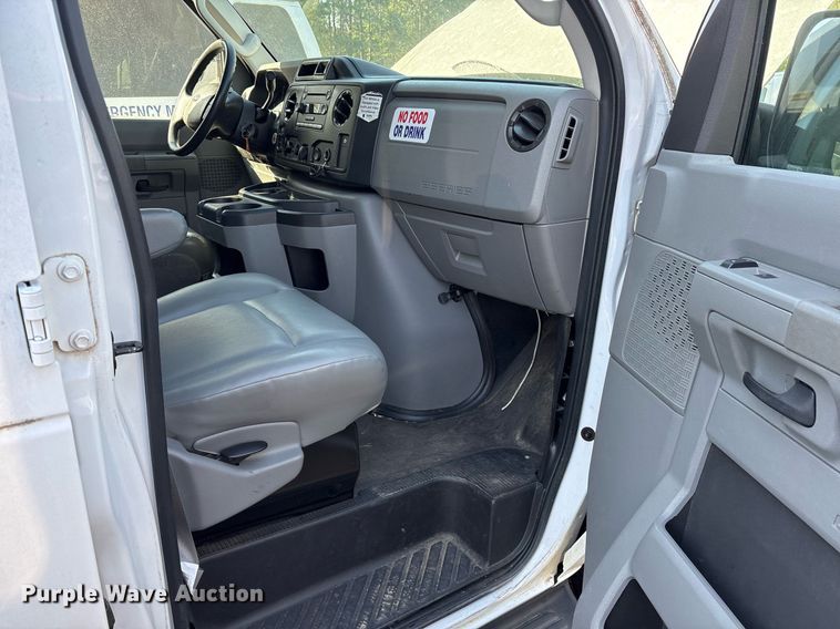 image for item OB9663 2014 Ford E350 Super Duty XL van