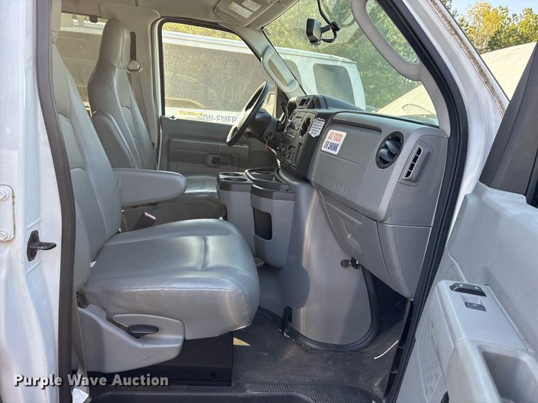 image for item OB9663 2014 Ford E350 Super Duty XL van