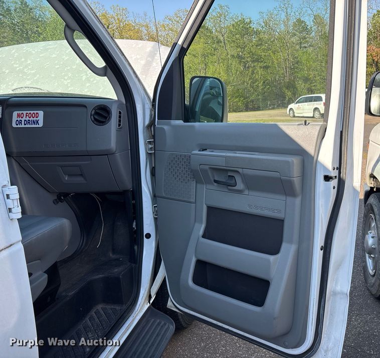 image for item OB9663 2014 Ford E350 Super Duty XL van