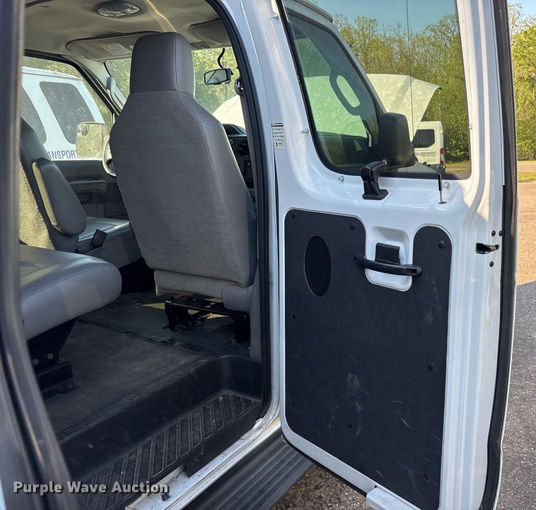 image for item OB9663 2014 Ford E350 Super Duty XL van