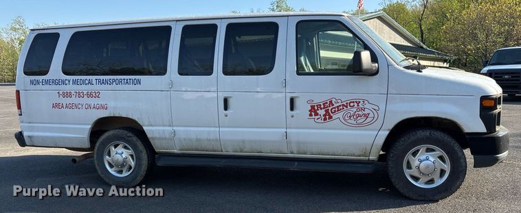 image for item OB9664 2013 Ford E350 Super Duty XL van