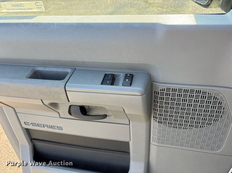 image for item OB9664 2013 Ford E350 Super Duty XL van