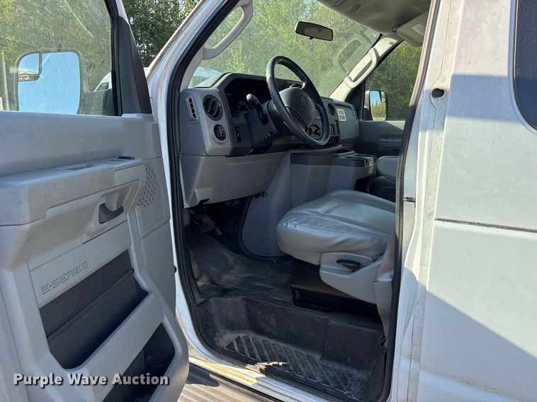 image for item OB9664 2013 Ford E350 Super Duty XL van