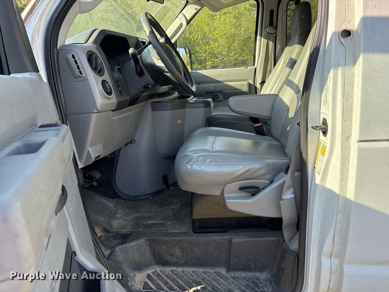 image for item OB9664 2013 Ford E350 Super Duty XL van