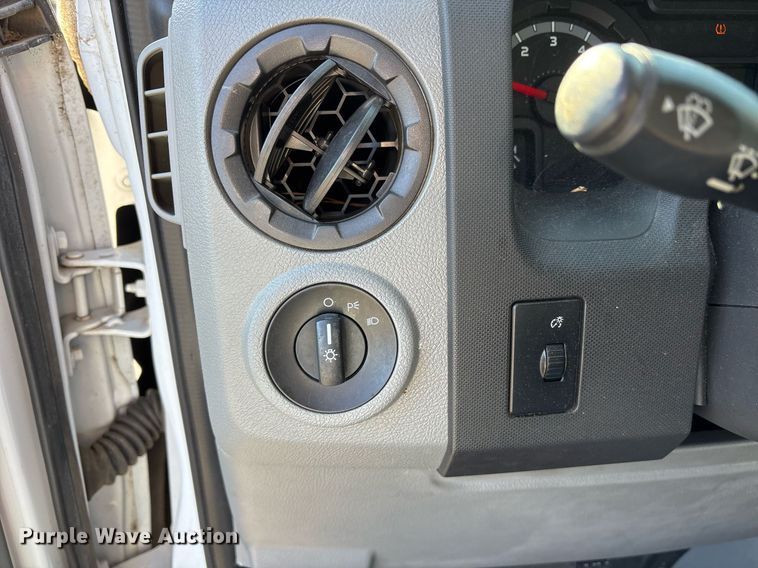 image for item OB9664 2013 Ford E350 Super Duty XL van