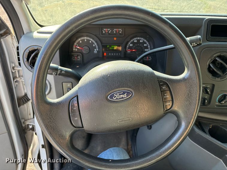 image for item OB9664 2013 Ford E350 Super Duty XL van