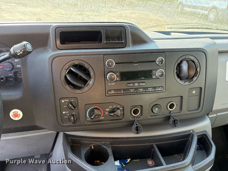 image for item OB9664 2013 Ford E350 Super Duty XL van