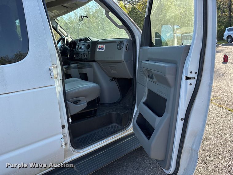 image for item OB9664 2013 Ford E350 Super Duty XL van