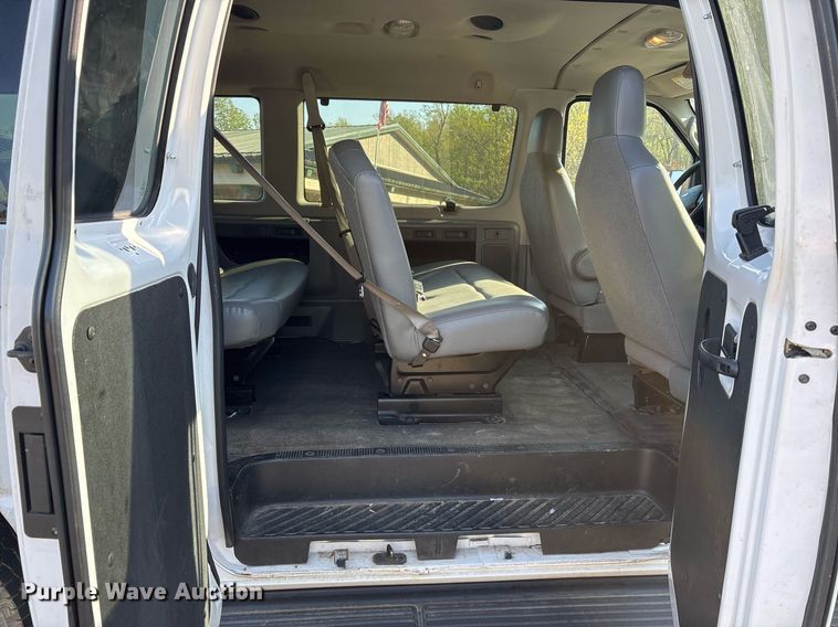 image for item OB9664 2013 Ford E350 Super Duty XL van