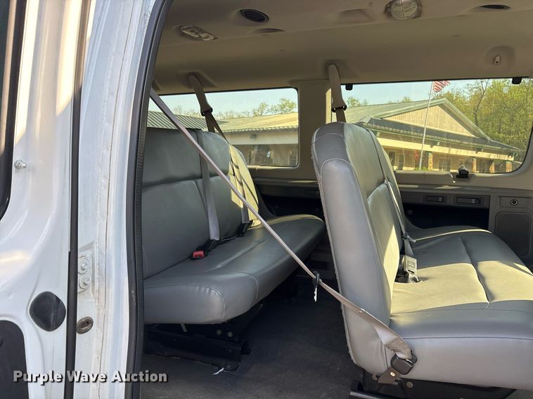 image for item OB9664 2013 Ford E350 Super Duty XL van