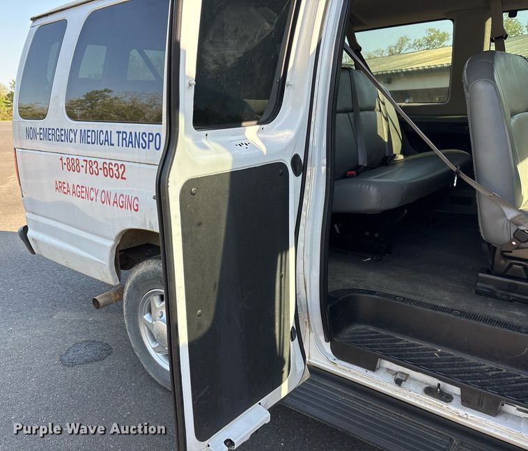 image for item OB9664 2013 Ford E350 Super Duty XL van