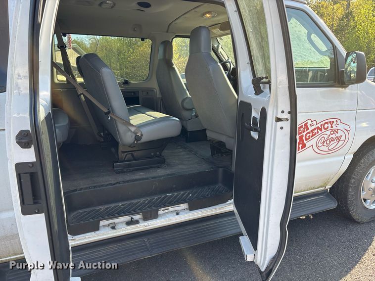 image for item OB9664 2013 Ford E350 Super Duty XL van