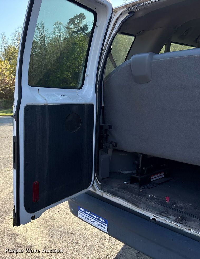 image for item OB9664 2013 Ford E350 Super Duty XL van