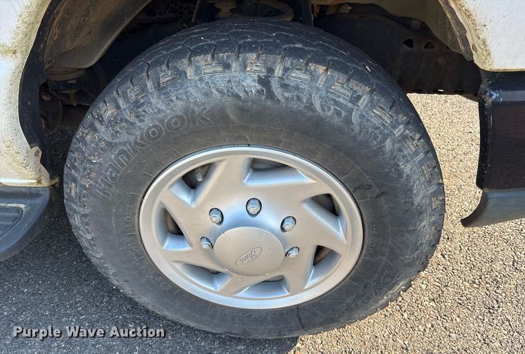 image for item OB9664 2013 Ford E350 Super Duty XL van