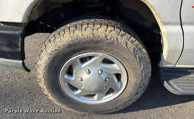 image for item OB9664 2013 Ford E350 Super Duty XL van