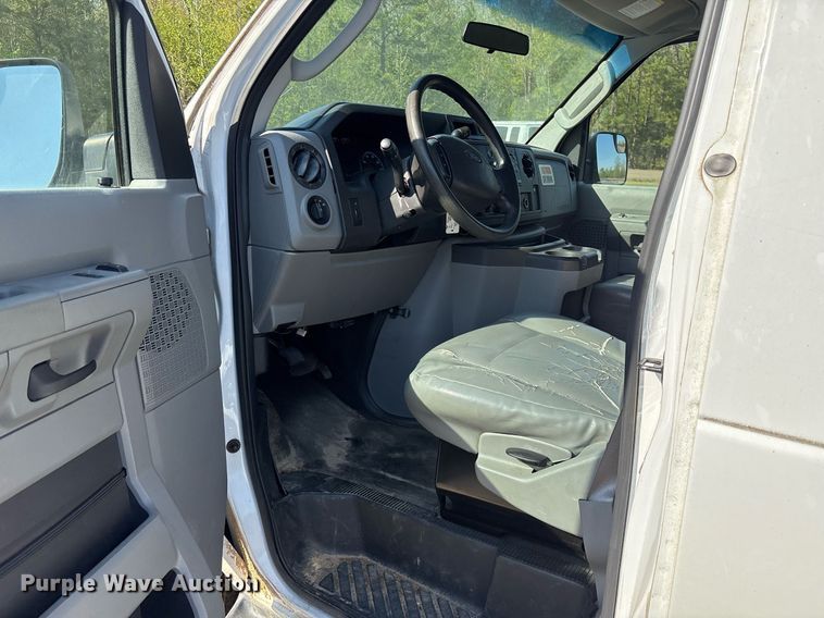 image for item OB9665 2013 Ford E350 Super Duty XL van