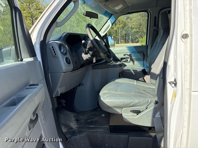 image for item OB9665 2013 Ford E350 Super Duty XL van