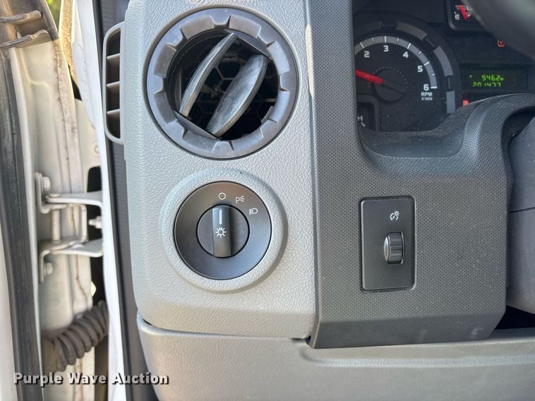 image for item OB9665 2013 Ford E350 Super Duty XL van