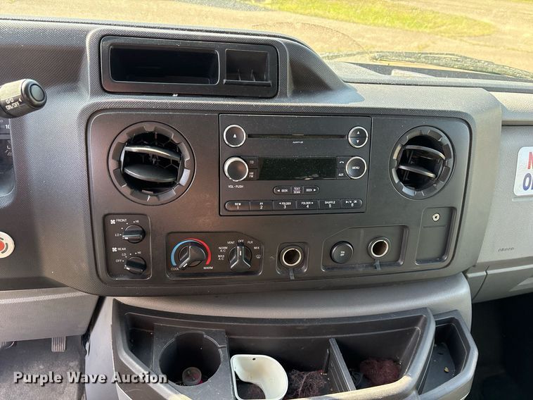 image for item OB9665 2013 Ford E350 Super Duty XL van