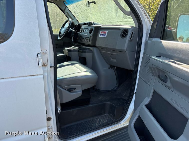 image for item OB9665 2013 Ford E350 Super Duty XL van