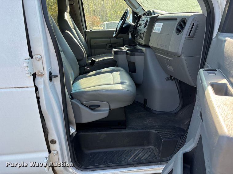 image for item OB9665 2013 Ford E350 Super Duty XL van