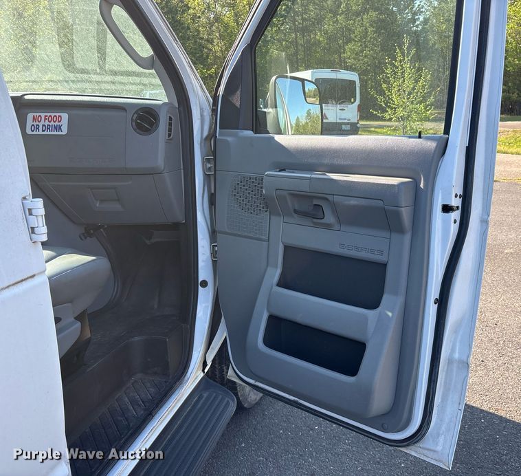 image for item OB9665 2013 Ford E350 Super Duty XL van