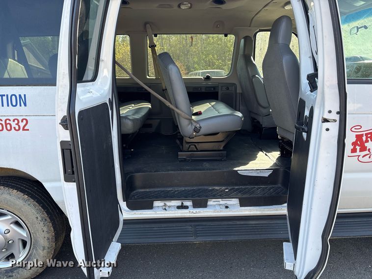 image for item OB9665 2013 Ford E350 Super Duty XL van