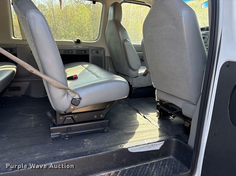 image for item OB9665 2013 Ford E350 Super Duty XL van