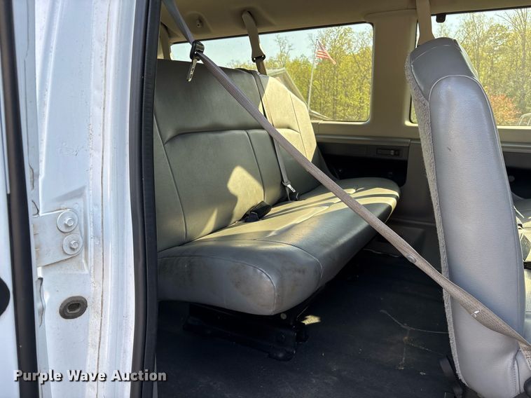 image for item OB9665 2013 Ford E350 Super Duty XL van