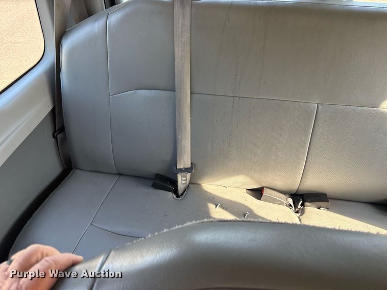 image for item OB9665 2013 Ford E350 Super Duty XL van