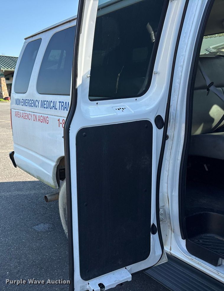image for item OB9665 2013 Ford E350 Super Duty XL van