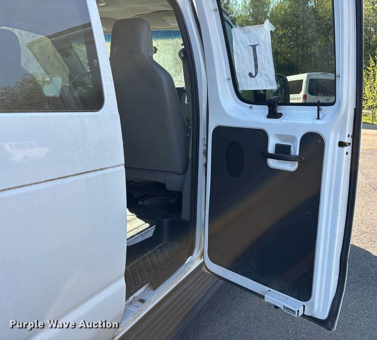 image for item OB9665 2013 Ford E350 Super Duty XL van