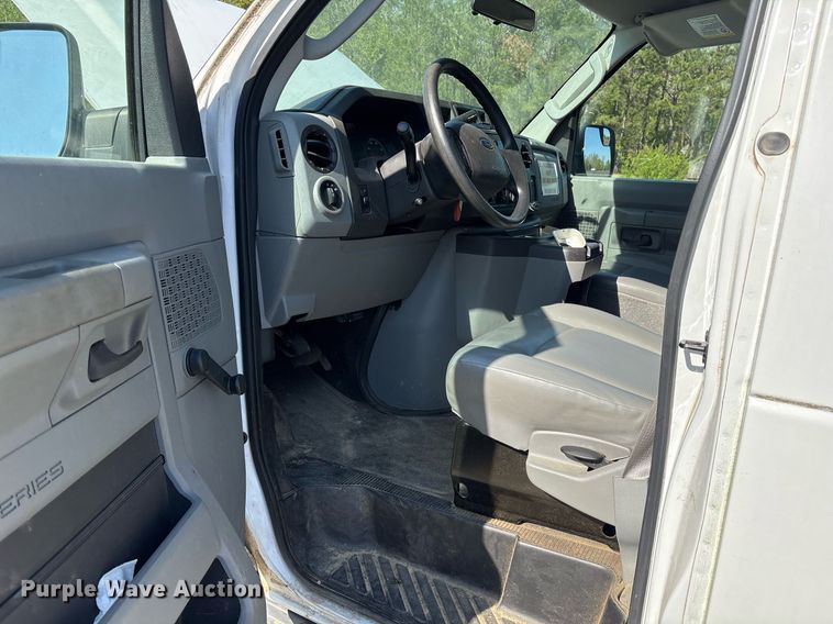 image for item OB9666 2014 Ford E350 Super Duty XL van