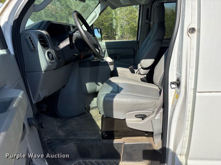 image for item OB9666 2014 Ford E350 Super Duty XL van