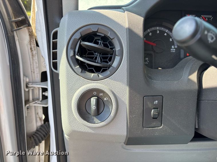 image for item OB9666 2014 Ford E350 Super Duty XL van