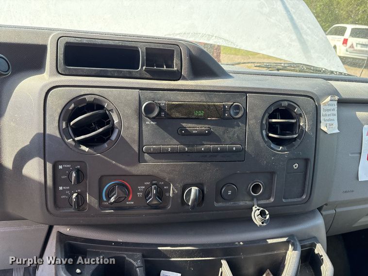 image for item OB9666 2014 Ford E350 Super Duty XL van