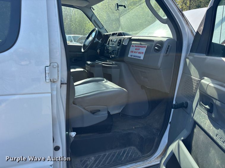 image for item OB9666 2014 Ford E350 Super Duty XL van