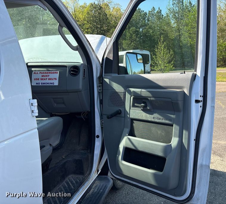 image for item OB9666 2014 Ford E350 Super Duty XL van