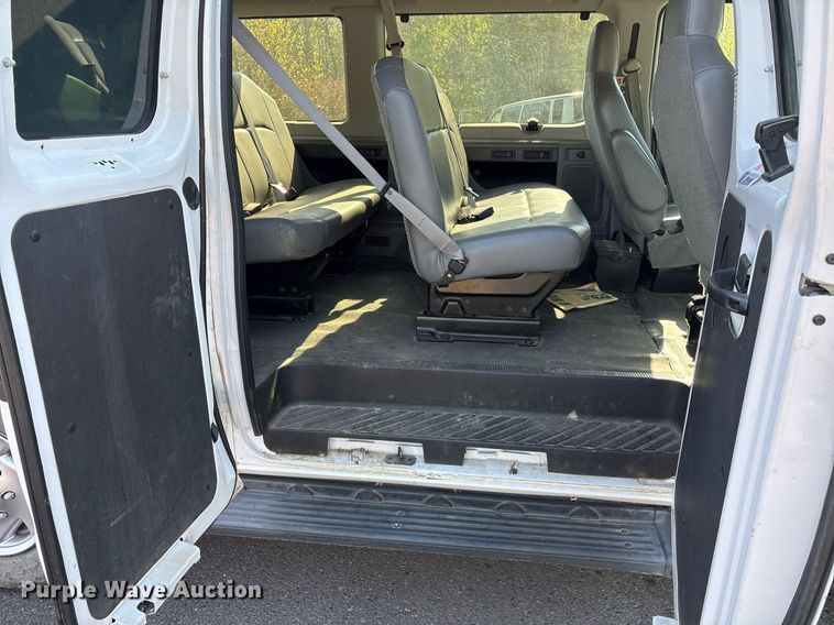 image for item OB9666 2014 Ford E350 Super Duty XL van