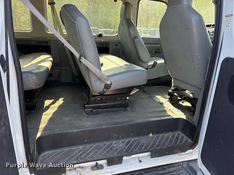 image for item OB9666 2014 Ford E350 Super Duty XL van