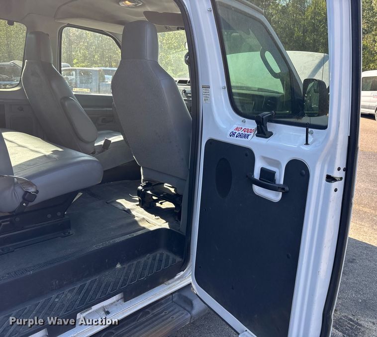 image for item OB9666 2014 Ford E350 Super Duty XL van