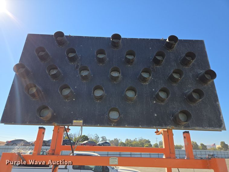 image for item YA0099 2002 Terex arrow board trailer