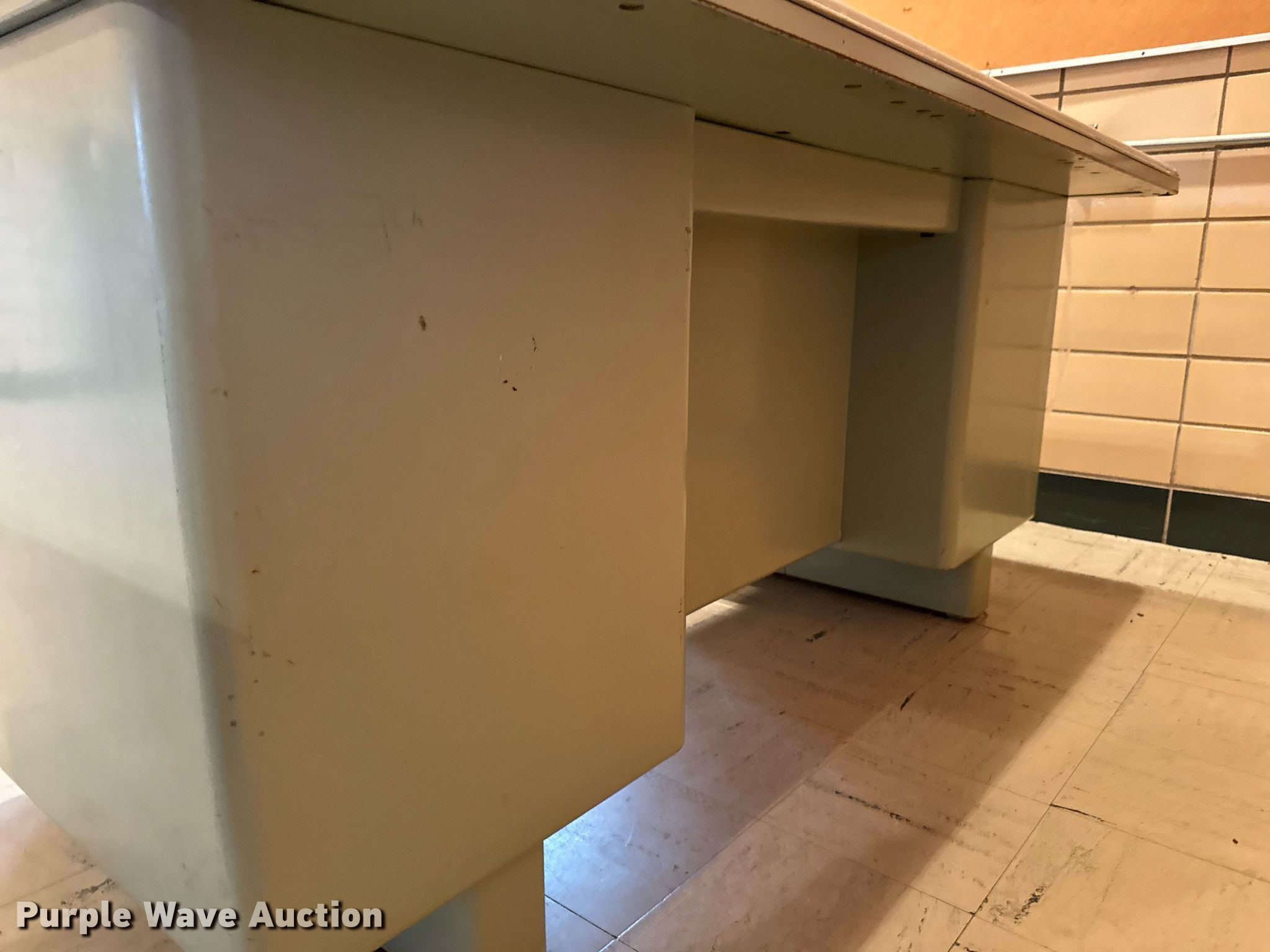 Invincible desk in Anita, IA | Item EM3891 sold | Purple Wave