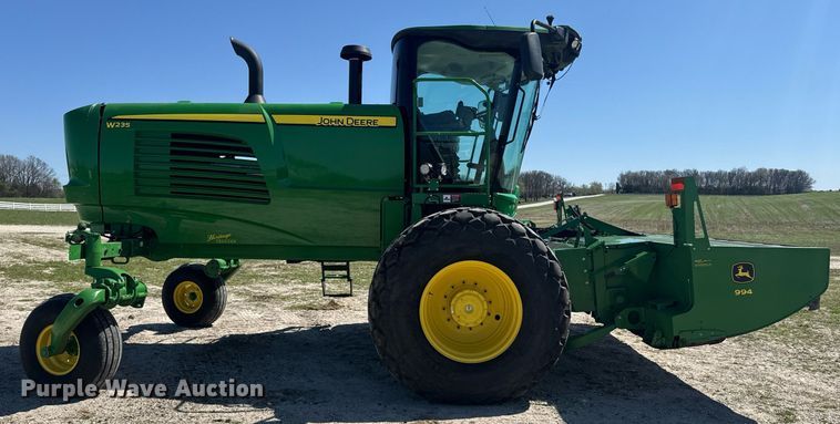 image for item DE2151 2021 John Deere W235 swather / windrower
