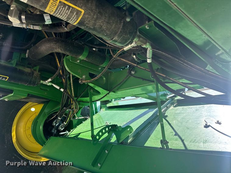 image for item DE2151 2021 John Deere W235 swather / windrower