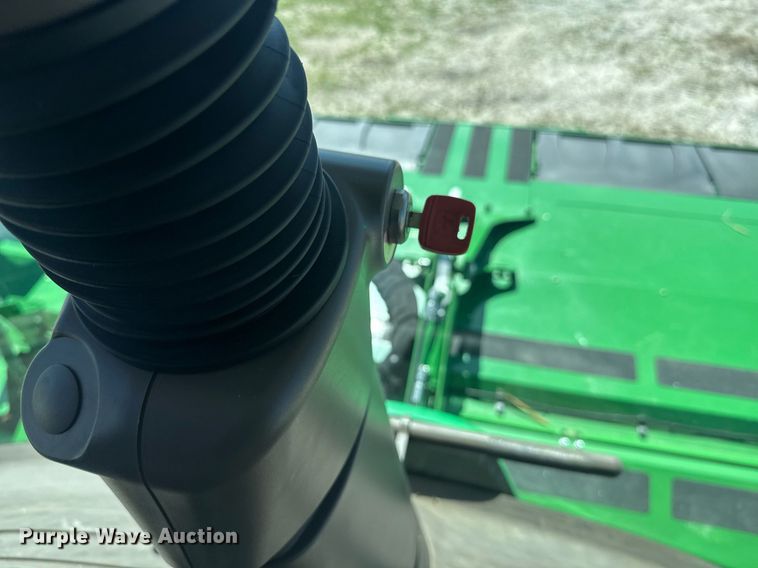 image for item DE2151 2021 John Deere W235 swather / windrower