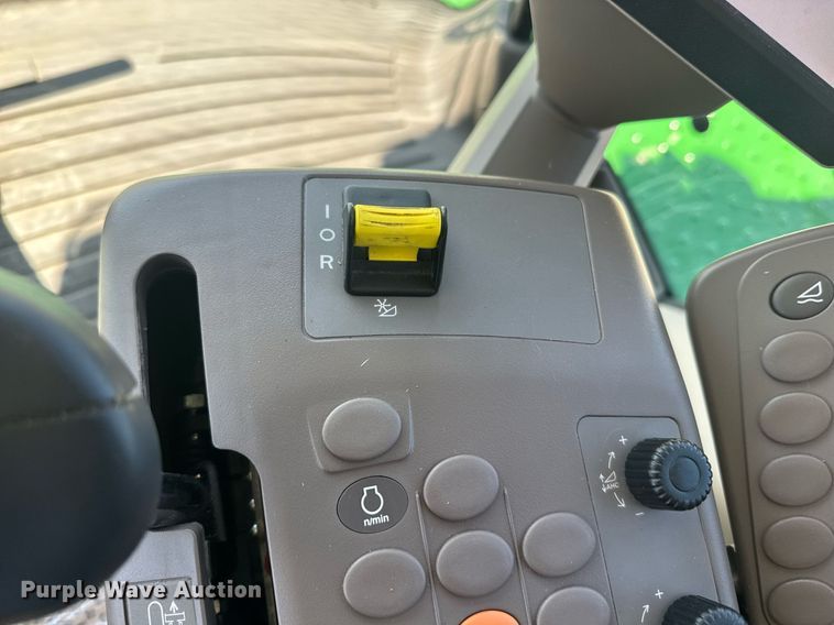 image for item DE2151 2021 John Deere W235 swather / windrower