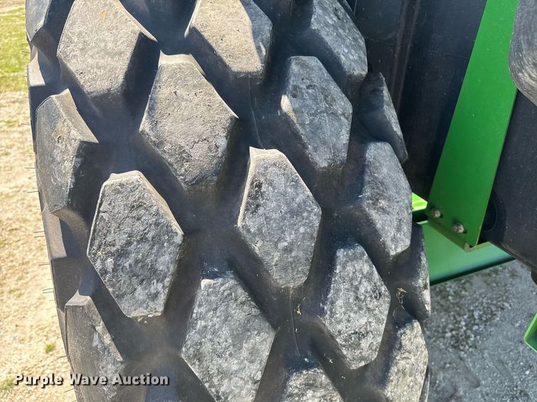 image for item DE2151 2021 John Deere W235 swather / windrower