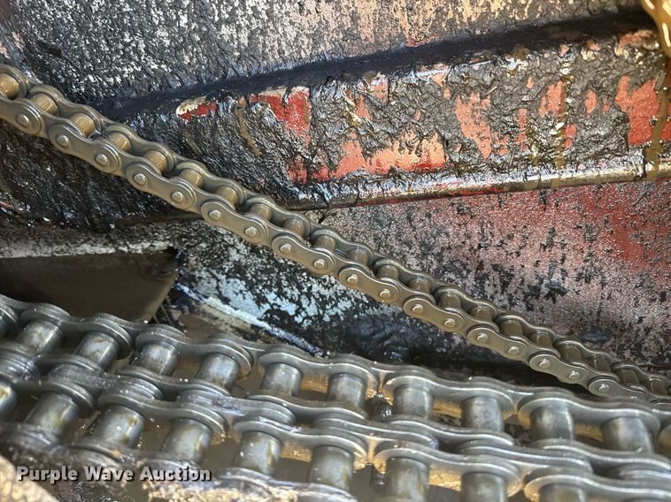 image for item DE2152 2001 International 4900 feed mixer truck